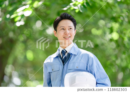 Men at work 118602303