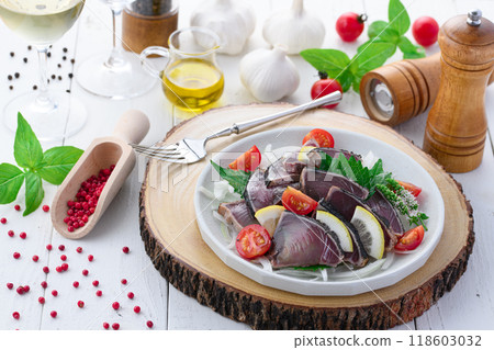 Bonito seared carpaccio 118603032