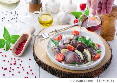 Bonito seared carpaccio 118603034