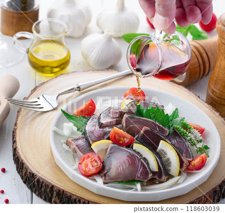 Bonito seared carpaccio 118603039