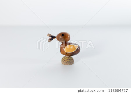acorn duck autumn craft, front view, white background 118604727