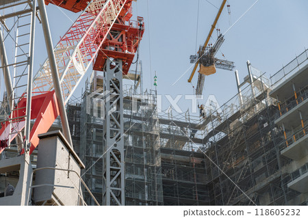 Lifting rebars using a crane Lifting rebars using a crane 118605232