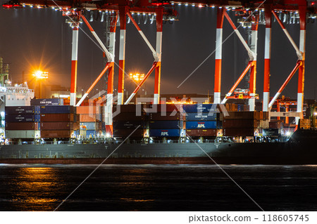 Oi Container Terminal night view Oi Container Terminal night view 118605745