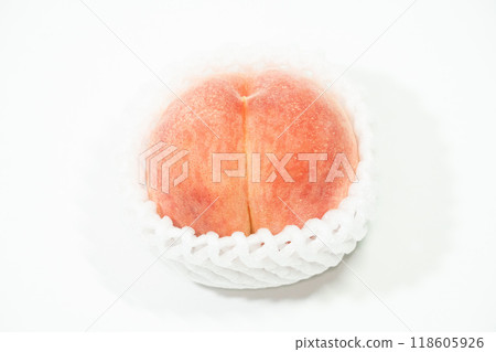 Peaches with net Peaches with net 118605926