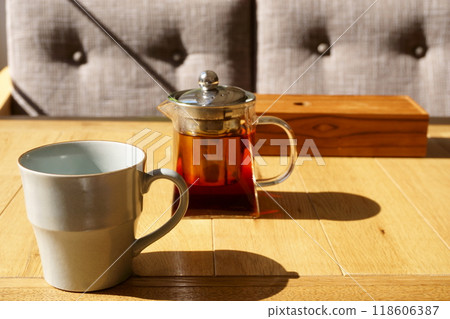 Tea server and coffee cups Tea server and coffee cups 118606387