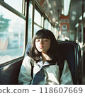 高中生放學後在公車上睡覺 118607669