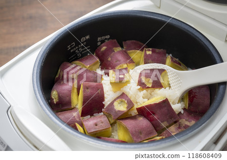 Delicious sweet potato rice - Rice cooker 118608409