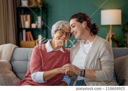 mother and her adult daughter mother and her adult daughter 118608925