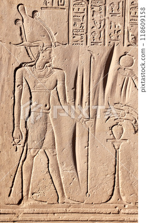 Ancient Egyptian bas-relief on stone wall. Figure of pharaon and hieroglyphic inscriptions on ancient wall, Egypt 118609158