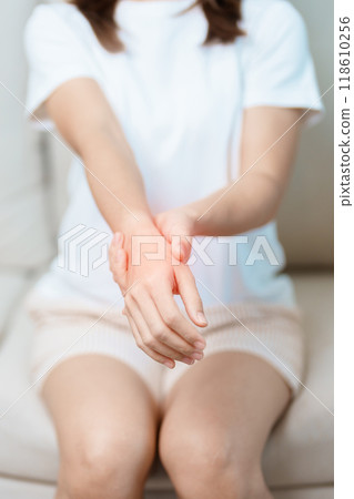 Woman having wrist pain at home, muscle ache due to De Quervain s tenosynovitis, ergonomic, Carpal Tunnel Syndrome or Office syndrome and Parkinson disease concept Woman having wrist pain at home, muscle ache due to De Quervain s tenosynovitis, ergonomic, Carpal Tunnel Syndrome or Office syndrome and Parkinson disease concept 118610256