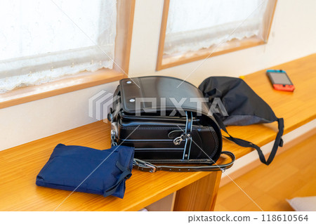 A black school bag left in the living room after school 118610564