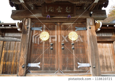 慶山源心寺是位於19號國道山側的一座大寺廟。這裡環境幽靜,寺廟裡的雕刻也很精美。 慶山源心寺是位於19號國道山側的一座大寺廟。這裡環境幽靜,寺廟裡的雕刻也很精美。 118610721