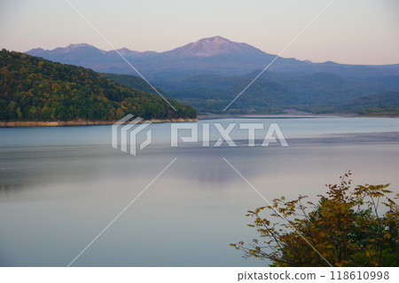 View of Mount Asahidake from Chubetu Dam in Higashikawa Town, Hokkaido View of Mount Asahidake from Chubetu Dam in Higashikawa Town, Hokkaido 118610998