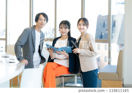 Business people working in an office. Photo courtesy of Denpa Gakuen, Tokyo Electronics College. 118611165
