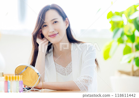 Young women's skin care 118611442