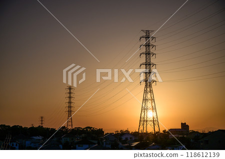 與鋼塔的日落景觀 與鋼塔的日落景觀 118612139