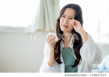 Hay fever woman tissue 118613123