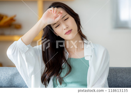 女性頭痛 118613135