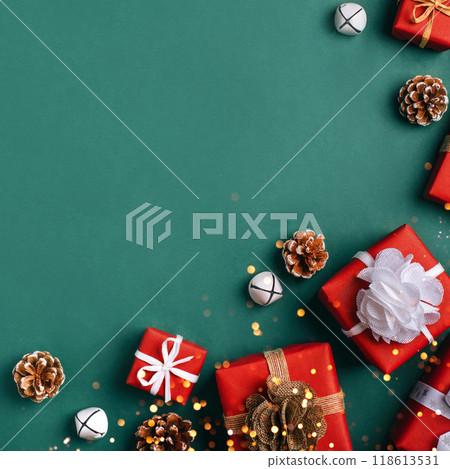 Gift boxes with white and brown bows on a green backdrop. Christmas background. Top view. Gift boxes with white and brown bows on a green backdrop. Christmas background. Top view. 118613531