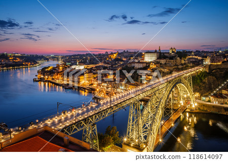 View of Porto city, Portugal in evening 118614097