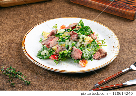 Portion of salad with roast beef Portion of salad with roast beef 118614240