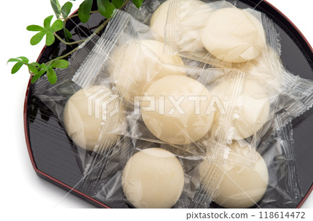 獨立包裝的圓形麻糬 獨立包裝的圓形麻糬 118614472