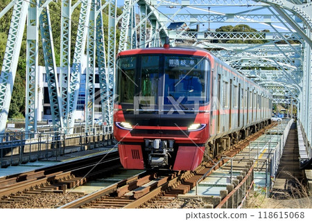 穿越犬山大橋的名鐵9500系列車 118615068