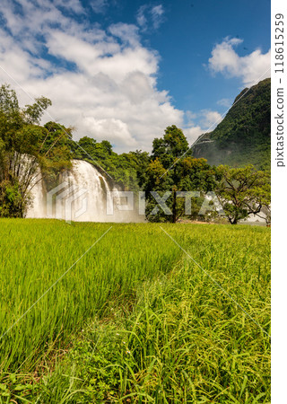Ban Gioc waterfall in Cao Bang, Viet Nam Ban Gioc waterfall in Cao Bang, Viet Nam 118615259