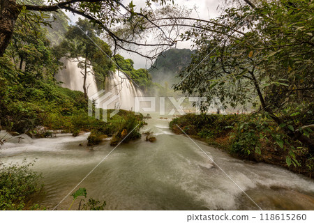 Ban Gioc waterfall in Cao Bang, Viet Nam Ban Gioc waterfall in Cao Bang, Viet Nam 118615260
