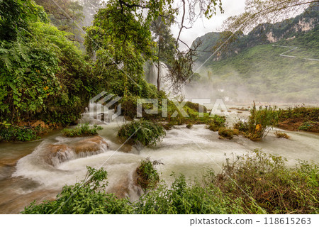 Ban Gioc waterfall in Cao Bang, Viet Nam Ban Gioc waterfall in Cao Bang, Viet Nam 118615263