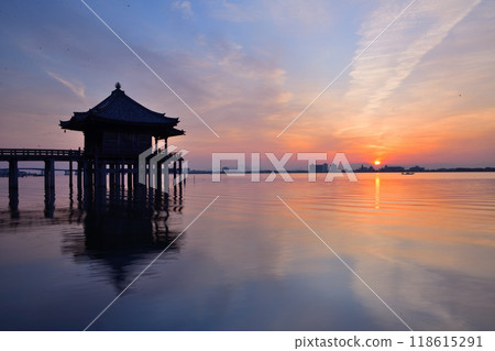 浮動的黎明 浮動的黎明 118615291