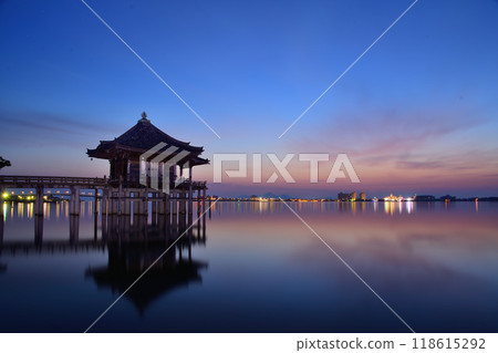 浮動的黎明 浮動的黎明 118615292