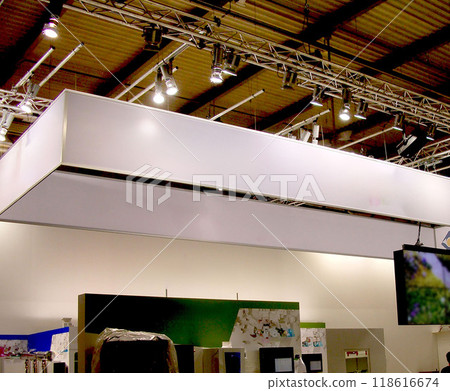 法蘭克福國際貿易展覽會展廳照明攤位正在興建中 118616674