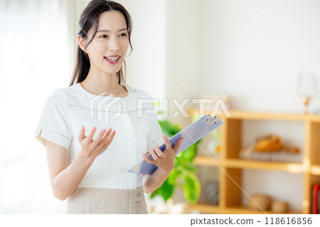 年輕的女士，諮詢，聽證會 118616856