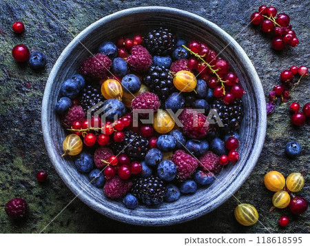 Bowl of natural berries 118618595