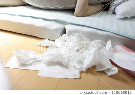 蒲團旁邊有一堆紙巾 118618913