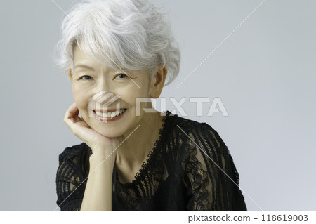 Portrait of a gray-haired senior woman Beauty Portrait of a gray-haired senior woman Beauty 118619003