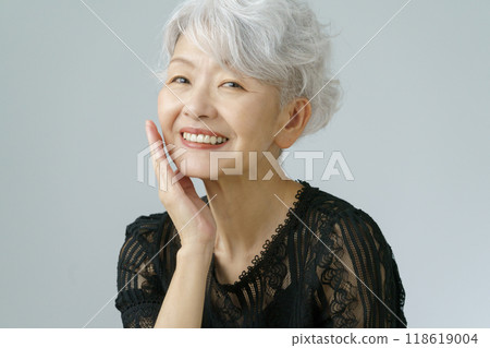 Portrait of a gray-haired senior woman Beauty Portrait of a gray-haired senior woman Beauty 118619004