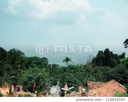 village on the island 118619393