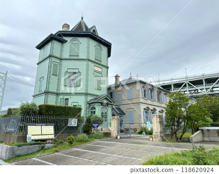 國父紀念館（左邊淺綠色的建築物是重要文化財產二條閣。神戶市垂水區） 118620924