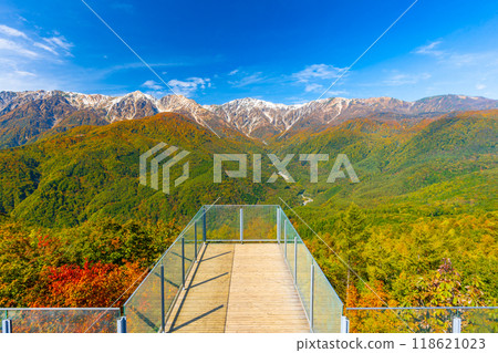 Spectacular view of Hakuba in autumn - Rare three-tiered autumn leaves Spectacular view of Hakuba in autumn - Rare three-tiered autumn leaves 118621023