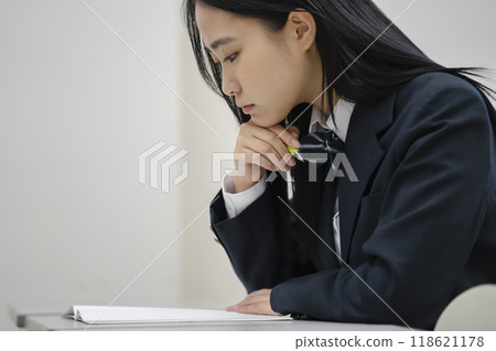 學習攝影合作的女高中生簡介:有明教育藝術大學 學習攝影合作的女高中生簡介:有明教育藝術大學 118621178