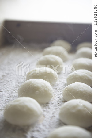Rice cakes with mallet3 Rice cakes with mallet3 118621280