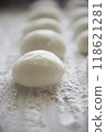 Rice cakes with mallet4 118621281