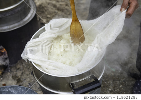 Steamed glutinous rice in a kamado Steamed glutinous rice in a kamado 118621285