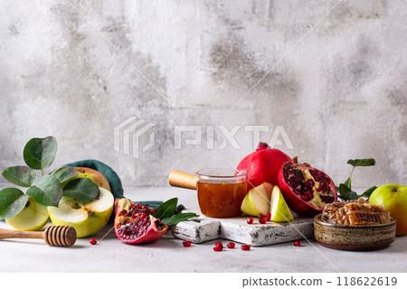 Rosh Hashana concept with honey, apple and pomegranate 118622619