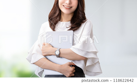 Business woman with laptop Business woman with laptop 118622642