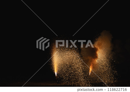 Akihayama Hongu Akiha Shrine: Hand-held fireworks blazing into the darkness at the votive fireworks festival (Shizuoka Prefecture) 118622716