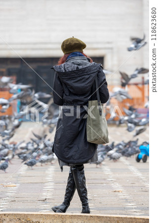 Woman walking on the street 118623680