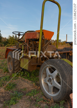 A versatile wheeled mechanism for rural areas. 118625137